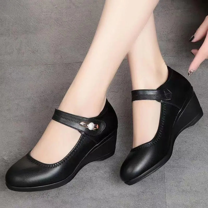 Avenyssa – Elegant Mid-Heel Comfort Shoes
