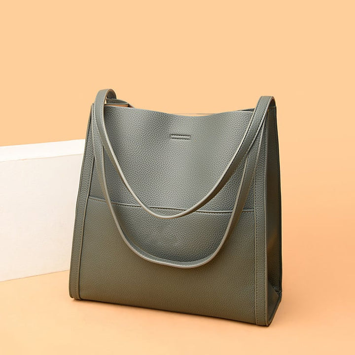 Corinne - Elegant and spacious leather shoulder bag