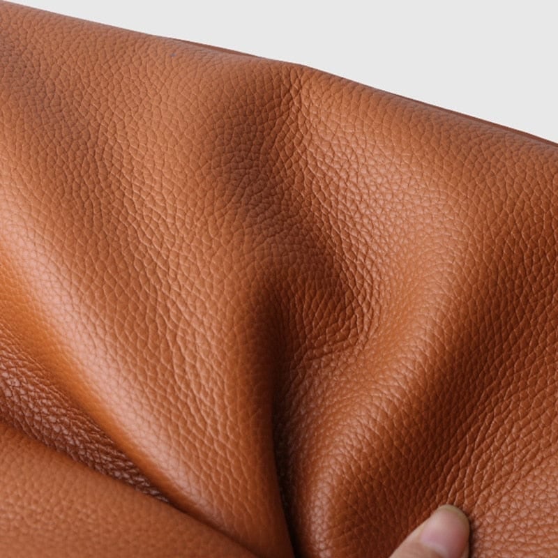 Corinne - Elegant and spacious leather shoulder bag