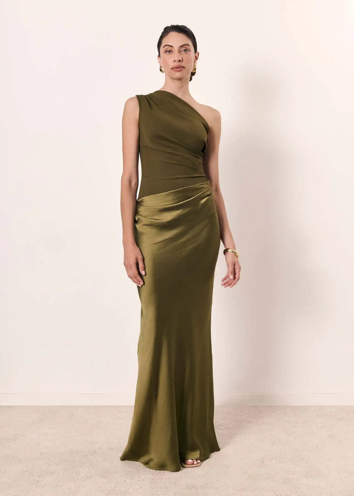 Ellis & Johnson™  | Maxi Dress with a Guilt in Satin