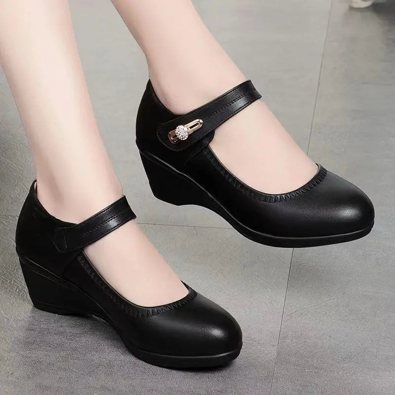 Avenyssa – Elegant Mid-Heel Comfort Shoes